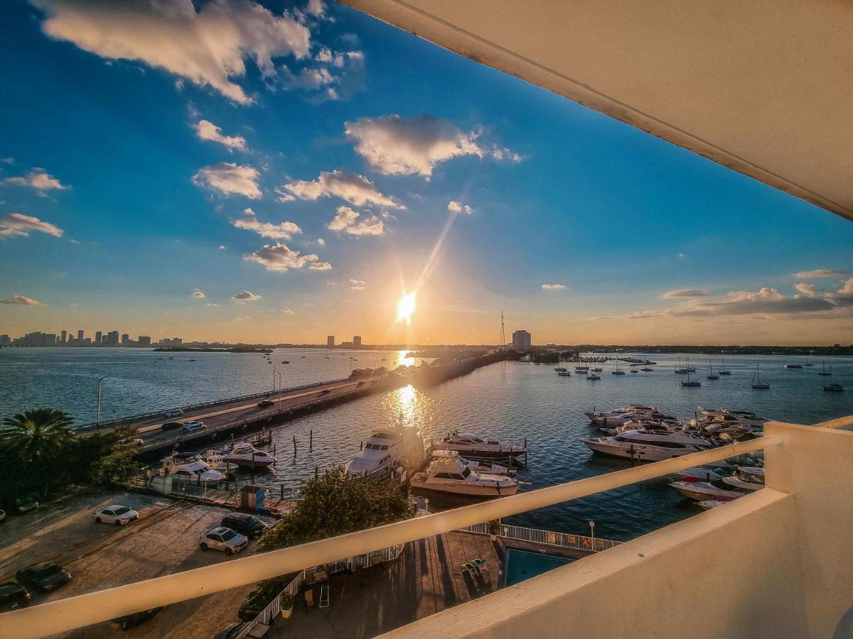 Bayfront Apartment Breathtaking Views- One Bedroom W Balcony- Living Room -Free Parking Miami Beach Exteriör bild