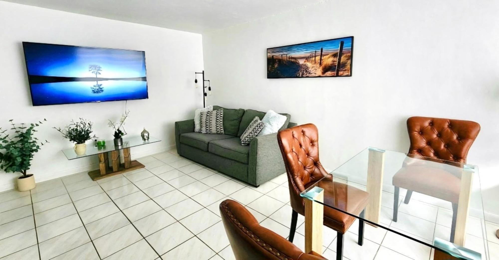 Bayfront Apartment Breathtaking Views- One Bedroom W Balcony- Living Room -Free Parking Miami Beach Rum bild