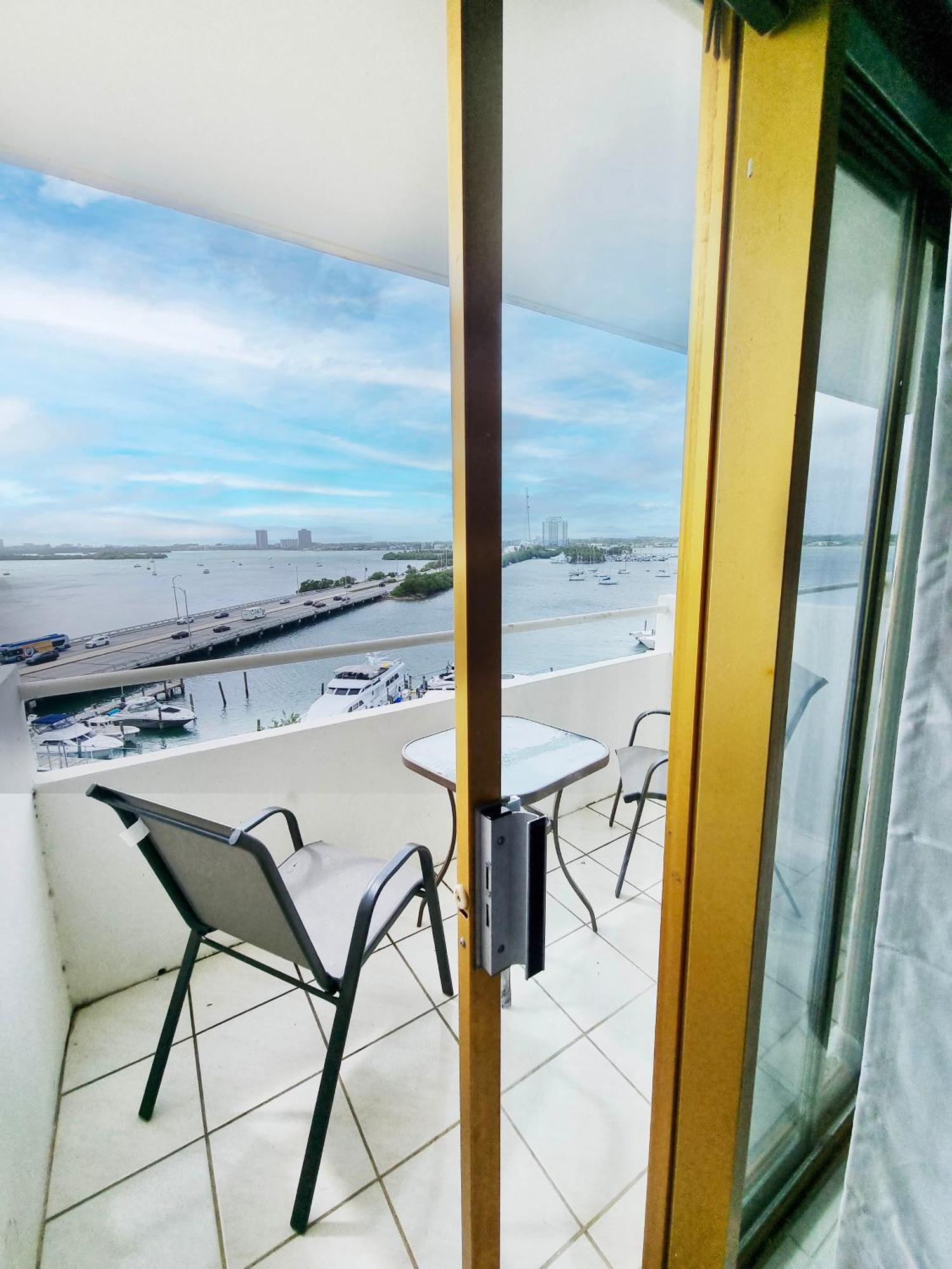 Bayfront Apartment Breathtaking Views- One Bedroom W Balcony- Living Room -Free Parking Miami Beach Exteriör bild